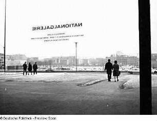 Neue Nationalgalerie. Blick aus der Eingangshalle