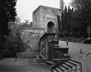 Alhambra — Festungsanlage — Puerta de la Justicia