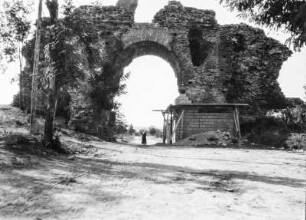 Torbogen : Bulgarien. Chissarja (Hisarya). Reste der römischen Thermen, Torbogen