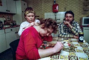 Familie Ermisch am Küchentisch. Marienborn