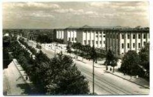 Stadtansicht mit Straßenbahn