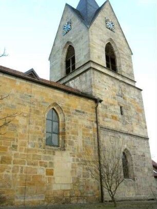 Ansicht von Südwesten mit Kirchturm (Turmkern spätromanisch - Glockengeschoß mit Kreuzdach Jahr 1837 - sowie Langhaus (überarbeitet Jahr 1837) - alte Dachspur am Kirchturm)