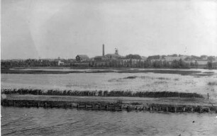 Seen, Hügel und ein Bergwerk mit Förderturm "Zum Andenken an den Weltkrieg von deinem Bruder Philipp (14-15-16)"