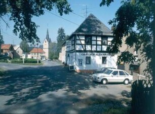 Neuensalz-Altensalz. Ortsteilansicht mit Gasthof Altensalz und Pfarrkirche. Blick nach Nordwest