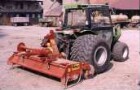 Fotografie: Traktor, Antriebs- und Anbausystem, Fahrwerk, Reifen, Terrareifen, Zinkenrotor