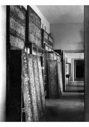 Sicherung der Kunstwerke vor Kriegseinwirkungen im Samarra-Saal des Museums für Islamische Kunst im Pergamonmuseum, Raum 4
