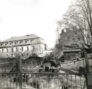 Dahme/Mark. Kavaliershaus (Nordseite des Schloßhofes, 18. Jh.). Gartenansicht von Nordost mit Wildgehege und Ruinenteil des Schlosses