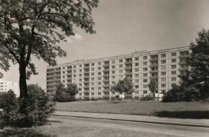 Dresden-Altstadt, St. Petersburger Straße (bis 1990 Ringstraße). Wohnhaus