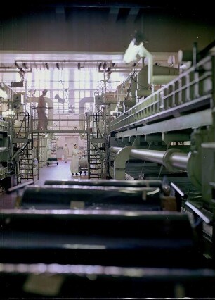 Arbeiter und Produktionsanlagen des VEB Filmfabrik Wolfen : Werbeaufnahme für die Marke ORWO des VEB Filmfabrik Wolfen
