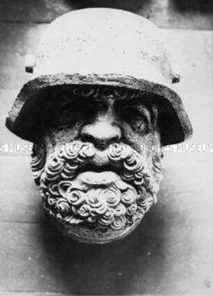 Kopf eines sterbenden Soldaten aus der rechten Vierer-Gruppe - Kriegerdenkmal in Bad Freienwalde/Oder