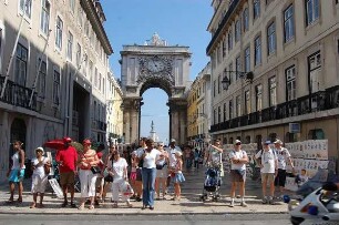 Lissabon - Innenstadt : Lissabon Zentrum, Fußgängerzone Rua Augusta, Blick zum Arco do Triunfo, aufgenommen 2006