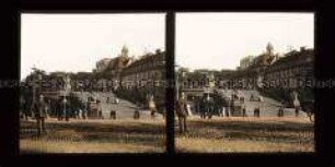 Passanten am Aufgang zur Brühlschen Terrasse, rechts Palais Brühl, Dresden