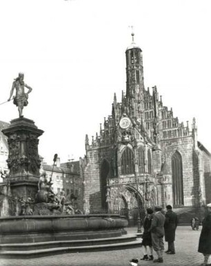 Nürnberg, Neptunbrunnen und Frauenkirche