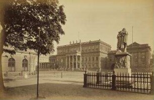 Das Kronprinzenpalais, vom Kastanienwäldchen gesehen