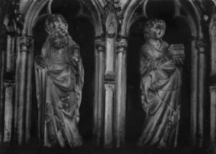 Hochaltarmensa, Vorderseite: Jacobus major und Johannes der Evangelist