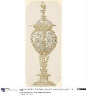 Großer Pokal, auf dem Deckel Greif mit Schlange
