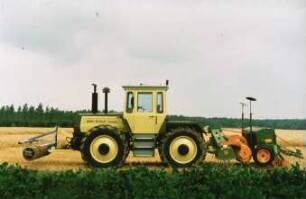 Fotografie: Bodenbearbeitungsgerät, Kreiselegge, Zahnpackerwalze, Drillkombination, Kastendrillmaschine, Sternwalze, Frontanbau