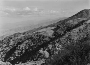 Berglandschaft : Blick über eine bergige Landschaft