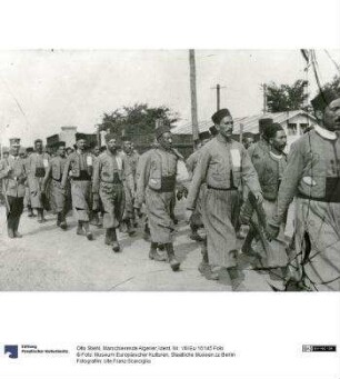 Marschierende Algerier