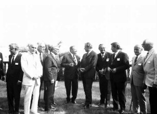 22. Tagung 1972 Mediziner; Große Gruppen mit Willy Brandt: Har Gorbind Khorana, André F. Cournand, Werner Forßmann, Sir Hans A. Krebs, Feodor Lynen, Willy Brandt, Ph. Held, Oberbürgermeister Steurer, Ragnar A. Granit, Sir John C. Eccles