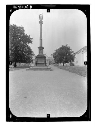 Denkmal für die Befreiungskriege von 1813 bis 1815 : Denkmal für die Befreiungskriege von 1813 bis 1815. Eisenguß; Höhe 13 m (1863-1865; A. Wolff nach Entwurd von H. Willebrand). Güstrow, Franz-Parr-Platz