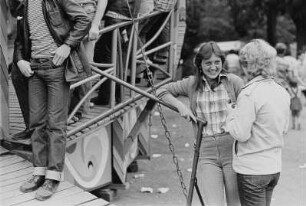 Zwei junge Frauen auf den "Bautzner Kulturfesttagen"