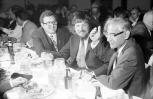 22. Tagung 1972 Mediziner; Lindau Sängerhalle: Har Gorbind Khorana am Tisch