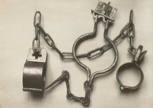 Halseisen oder Fußring, Fußschelle