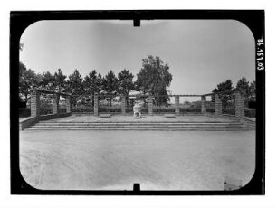 Berlin-Marzahn, Wiesenburger Weg. Städtischer Friedhof (angelegt 1908). Ehrenhain der Gefallenen des Ersten Weltkrieges