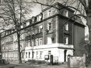 Dresden-Pieschen, Maxim-Gorki-Straße 80/78. Doppelwohnhaus (um 1900). Straßenansicht (Nr. 80) von Südost