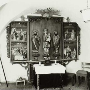 Altar mit Madonna und und Heiligen