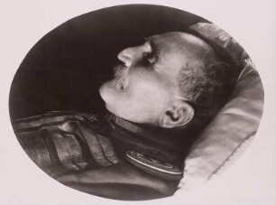 Militärkapellmeister und Stabstrompeter Christoph Heinrich Stock. Brustbild im Oval auf dem Totenbett
