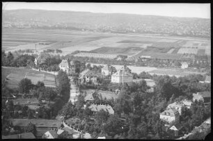 Cossebaude. Blick auf die Weinbergstraße