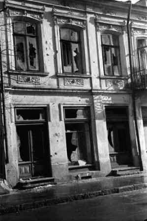 Bukarest: Calea Victoriei: Zerschossene Fenster