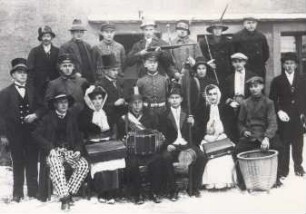 Zampern in Groß Partwitz : Gesellschaftliche Volkskultur - Frühling. Ort: Parcow / Groß Partwitz. Zampern in Groß Partwitz (1918-45)