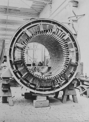 Starter des 6000 Kilowatt Turbogenerators, 5000 PS : Technikgeschichte | Industrie und Technik | Elektrische Krafterzeugung und Verteilung