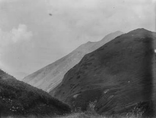 Berghang : Blick durch das Walsertal zum Gipfel des Fellhorns (2038m)
