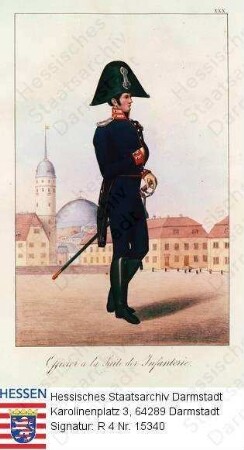 Militär, Uniformen / Großherzoglich Hessische Infanterie / Offizier à la suite der Infanterie vor Weißem Turm, Friedensplatz Darmstadt / Ganzfigur