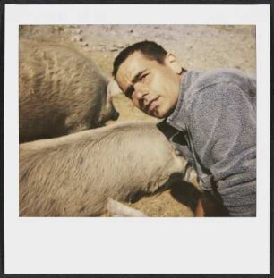 Richard Triebaumer mit seinen Mangalica-Schweinen (Wollschwein) in Rust