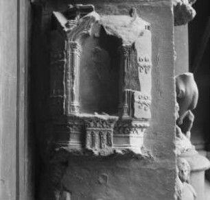 Südliches Westportal — Südlicher Türpfosten — Heidentempel (i 2)