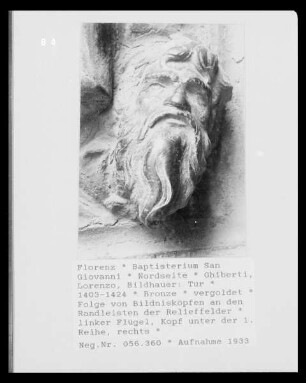 Tür — Folge von Bildnisköpfen an den Randleisten der Relieffelder — linker Flügel, Kopf unter der 1. Reihe, rechts