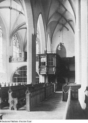 Bautzen. Dom St. Petri (1213/1221). Kircheninneres nach Südwesten mit Südwest-Empore und Fürstnloge. Blick aus dem südlichen Seitenschiff des Langhauses des protestantischen Teils