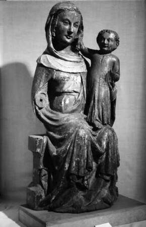 Lörrach: Museum; Sitzmadonna aus Neudingen, 2. Hälfte des 14. Jahrhunderts