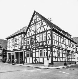 Gasthaus ''Zum weißen Roß'' (Fachwerkwohnhaus); Hainburg, Kirchstraße 1