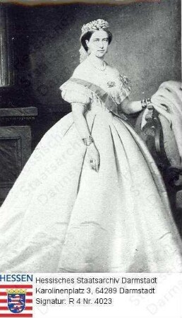 Anna Großherzogin v. Mecklenburg-Schwerin geb. Prinzessin v. Hessen und bei Rhein (1843-1865) / Porträt im Brautkleid, stehend, Ganzfigur