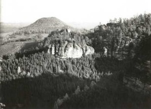 Elbsandsteingebirge. Blick von den Thorwalder Wänden über Backofen gegen Raumberg