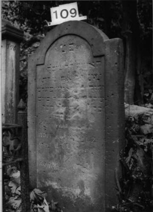 Grabstein 109 (Index: 100091012) Maße HxBxT: 112x63x8 cm: Grabstein 109