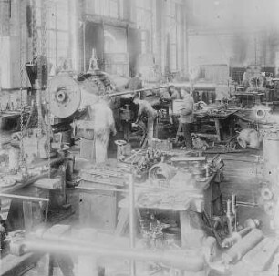 Montage einer liegenden Einzylindermaschine mit Ventilsteuerung : Technikgeschichte | Technologie | Maschinenbau und Eisengiesserei | Dampfmaschinenbau | Cottbusser Maschinenbau-Anstalt und Eisengießerei AG