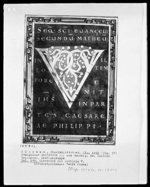 Perikopenbuch Kaiser Heinrichs II. für den Bamberger Dom — Zierseite mit Initiale V, Folio 153
