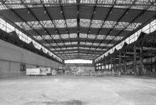 Dresden-Klotzsche, Flughafenstraße. Flughafen Dresden. Hangar 219. Innenansicht nach Norden